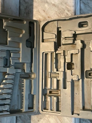 Ergonomic tool case used with latch problem