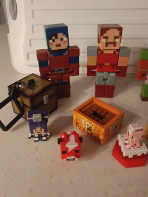 Minecraft figures like new, pack