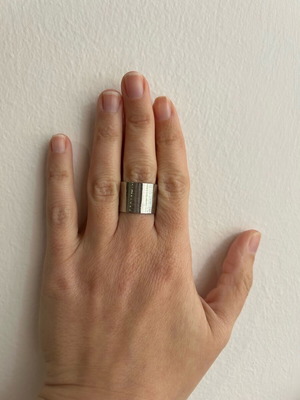 Steel ring silver color like new, adjustable size