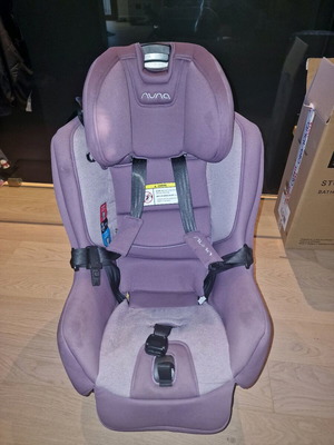 Nuna Rava Convertible Car Seat μεταχειρισμένο, χρώμα plum