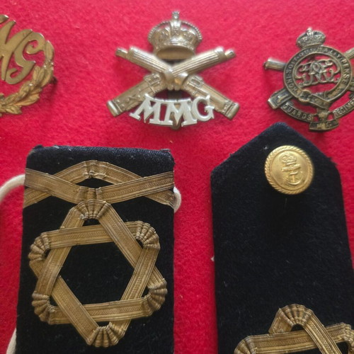 Epaulets and Pins Royal Navy Officer 1940-41 like new, set