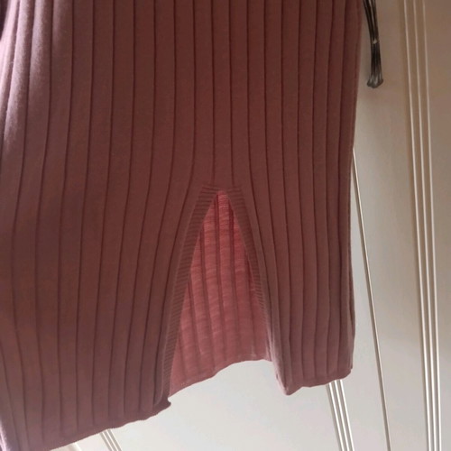 Long pink dress like new with discreet side slit and fitted silhouette