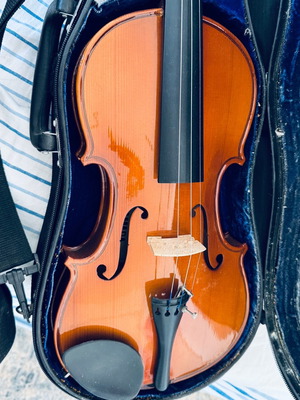 Yamada beginner violin with case like new
