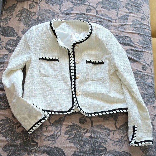 Short jacket white with black embossed seams new, spring