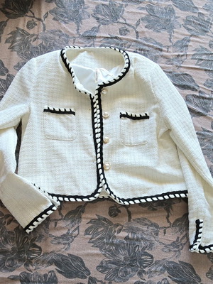 Short jacket white with black embossed seams new, spring