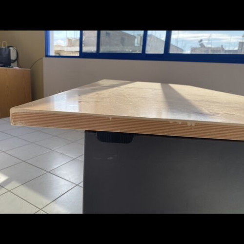 Biro desk like new with modern design and large work surface