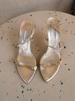 DoDiCi luxury sandal like new, gold size 39