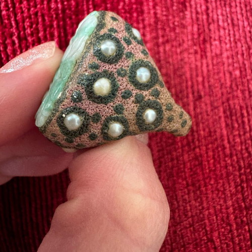 Vintage handmade Victorian ring with carved green nephrite and pearls like new