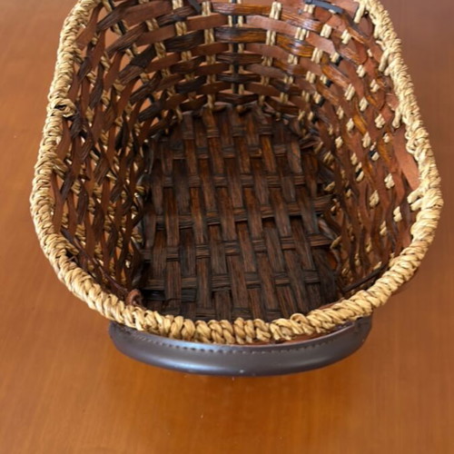 Basket new for gift creation, wine, chocolates, nuts, storage
