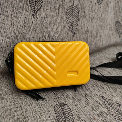 Crossbody bag like new, yellow with adjustable strap