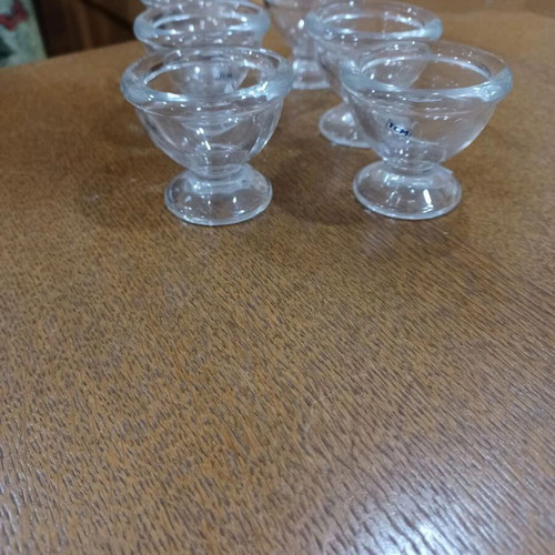 Glass egg cups set of 6 like new