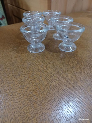 Glass egg cups set of 6 like new
