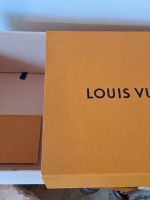 Louis Vuitton κουτί από παπούτσια sneakers μεταχειρισμένο
