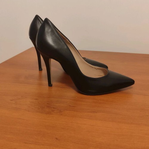 Black pumps like new, size 36, worn once