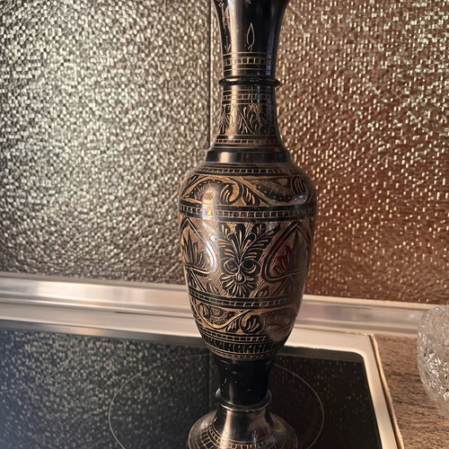 India vase like new, vintage piece