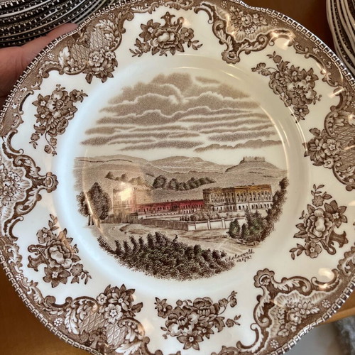 Old Britain Castles Johnson Brothers 72-piece dinnerware set like new