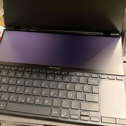 Asus Zenbook Pro 14 Duo OLED i9 laptop like new, 32GB RAM, 1TB SSD