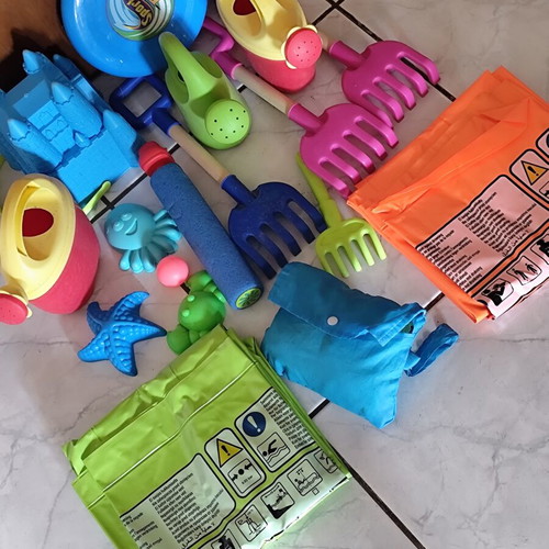 Complete Beach Set with 2 Intex Mattresses and Sand Toys like new