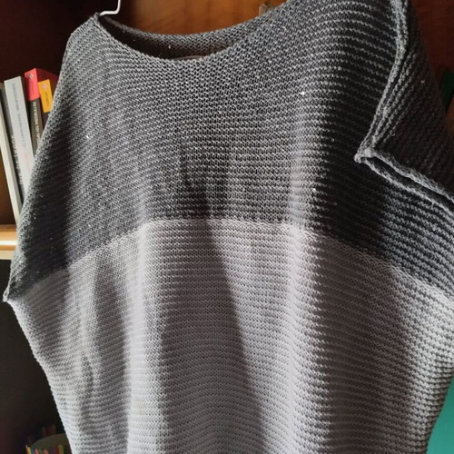 Knitted summer blouse like new, one size