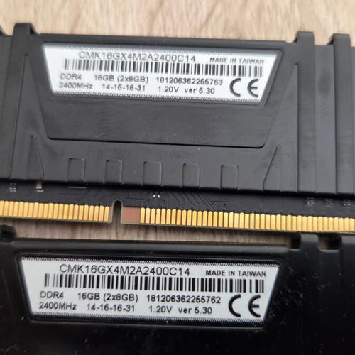 Corsair Vengeance LPX DDR4 16GB RAM modules like new, 2400MHz