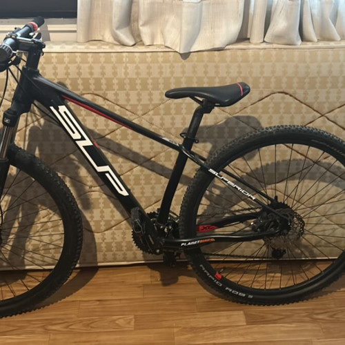 Superior mountain bike like new, 29 inch, disc brakes, foldable