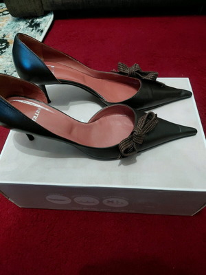 Rollini D'Orsay black leather heels like new with bow
