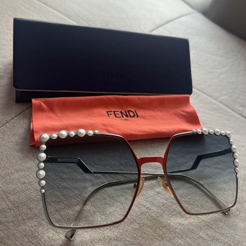 Fendi sunglasses new, silver color