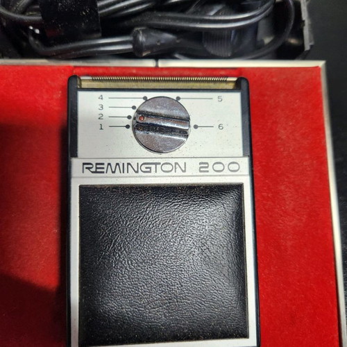Vintage Remington 200 shaver used, excellent condition