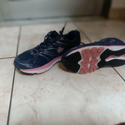 Admiral women's athletic shoes used size 37