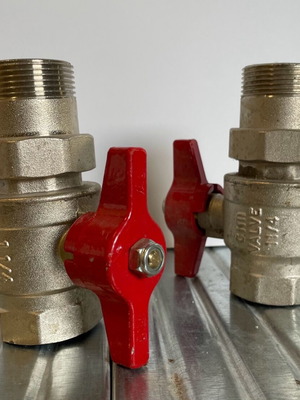 Cimberio brass valve with 1 1/4 fitting, 2 pieces new