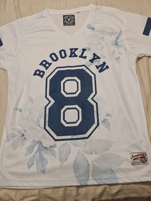Soulstar Unisex White T-shirt L with Brooklyn 8 Print and Floral Motifs like new
