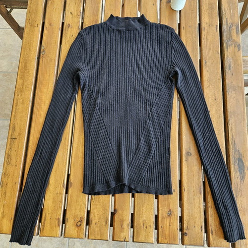 Thin sweater used with short turtleneck Bershka black size S