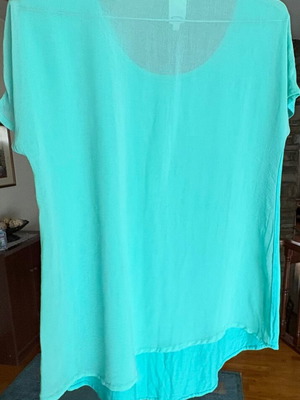Please short-sleeve blouse like new, size M