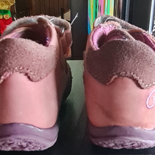 Leather baby shoes like new, pack of 2, size 21