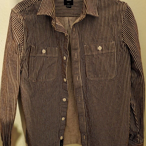 Vans men's heavy winter denim shirt like new, size small, burgundy and white