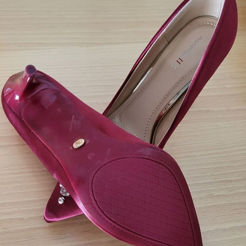 Velvet wine red pumps with decorative pearls, new, size 40