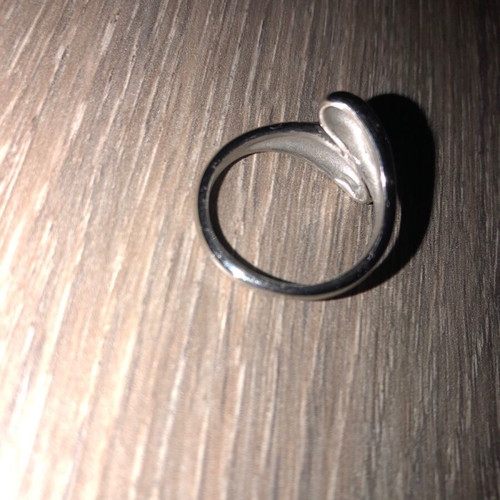 Women's ring like new, adjustable size