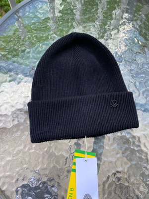 Benetton black beanie new, one size