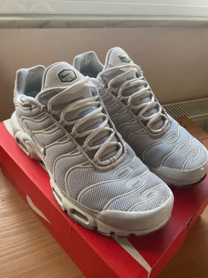 Nike Tn white like new, size 44, athletic shoes