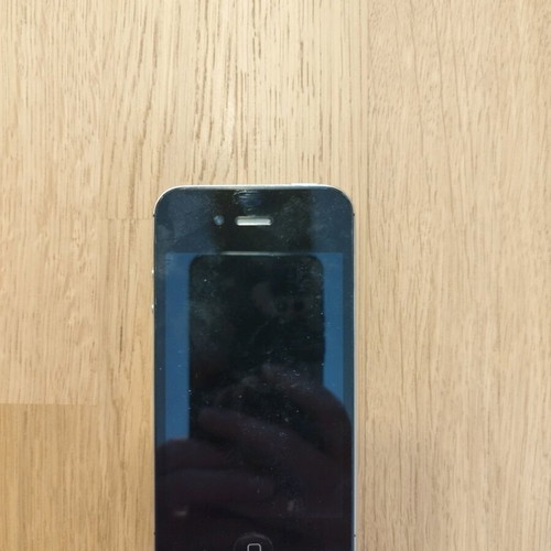 I phone 4 used, not charging, broken, black