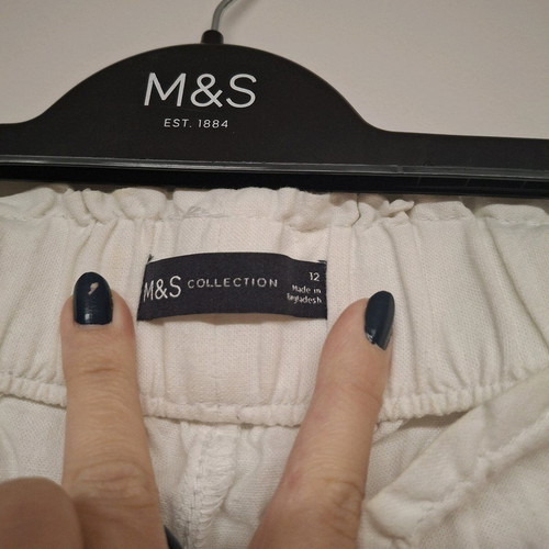 Marks & Spencer short pants like new with pockets, white multicolor