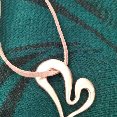 Silver heart necklace like new, 925 jewelry for neck