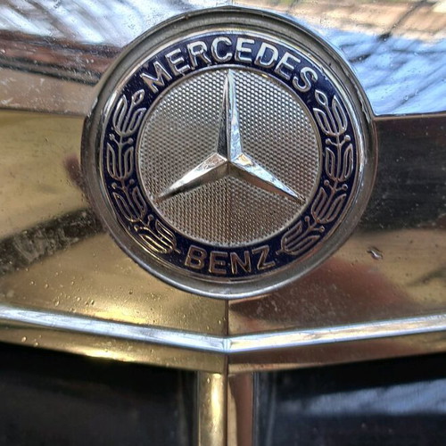 Mercedes E200 W212 grille used, genuine