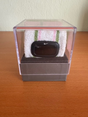 Αθλητικό ρολόι Nike μεταχειρισμένο με άσπρο, πράσινο και ροζ περικάρπιο
