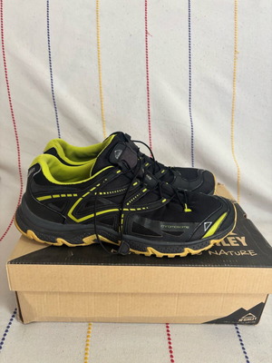 Mc Kinley Chromosome M climbing shoes No 45 like new, black