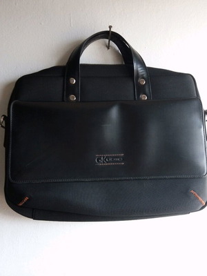 GKuomo briefcase like new, black 28/38 cm office bag