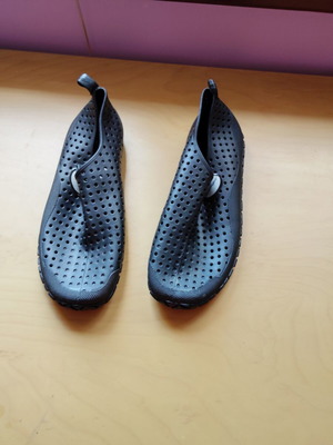 Children's black rubber shoes size 36 new beach shoes