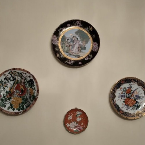 Decorative wall plates set, like new, pack of 4