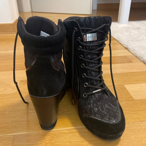 Fornarina vintage black ankle boots used, platform sole, suede and patent