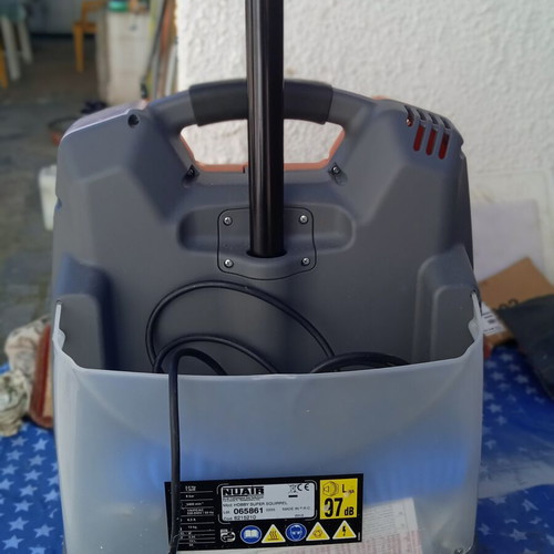 Nur Air portable air compressor with wheels